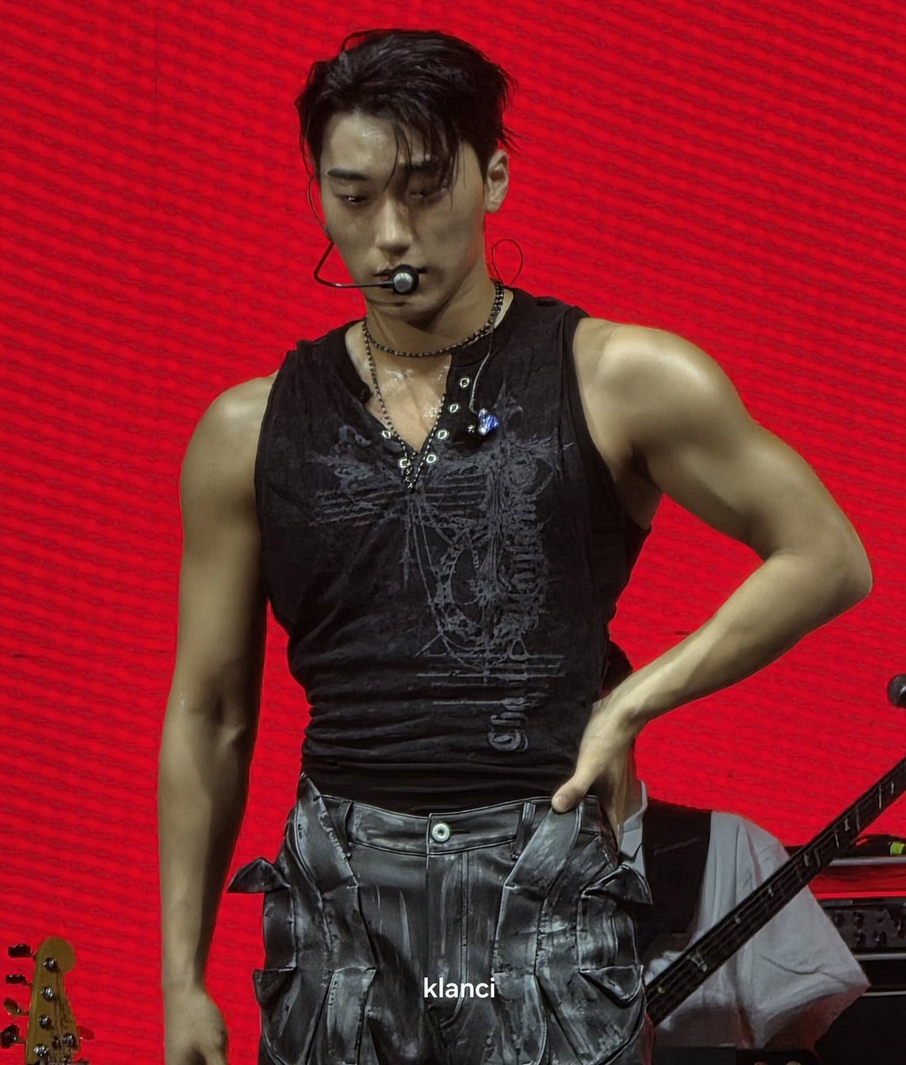 etherealsanie's tweet photo. San's arms in this fit 😮‍💨 https://t.co/unB0QYRYKF