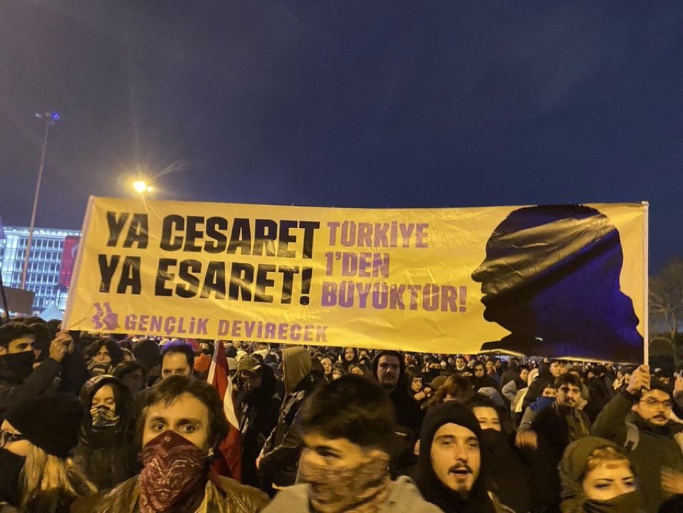 GDevirecek00's tweet photo. Gençlik Devirecek X (Twitter) hesabımıza 4 günde 4.kez erişim engeli getirildi!

Halkların katili NATO’yu teşhir eden, Filistin’deki ve İran’daki çocukların katili pedofili Trump’a ve onun kadim dostu Erdoğan’a karşı söz söyleyen, sokaklarda hesap soran kurumlar sosyal medya üzerinde de hedef alınıyor.

Baskılara ve sansüre boyun eğmeyeceğiz!
Yeni hesabımız= @GDevirecek00