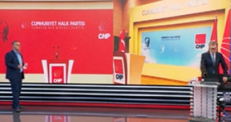 MKA_1OL's tweet photo. Kayyum Kılıçdaroğlu CHP’sini sarayın turkuazuna boyadı. Kırmızıya alerjileri malum. Birinci parti devri kapandı; bu renkle %3’ü zor görürler! https://t.co/8N0CALGWz2