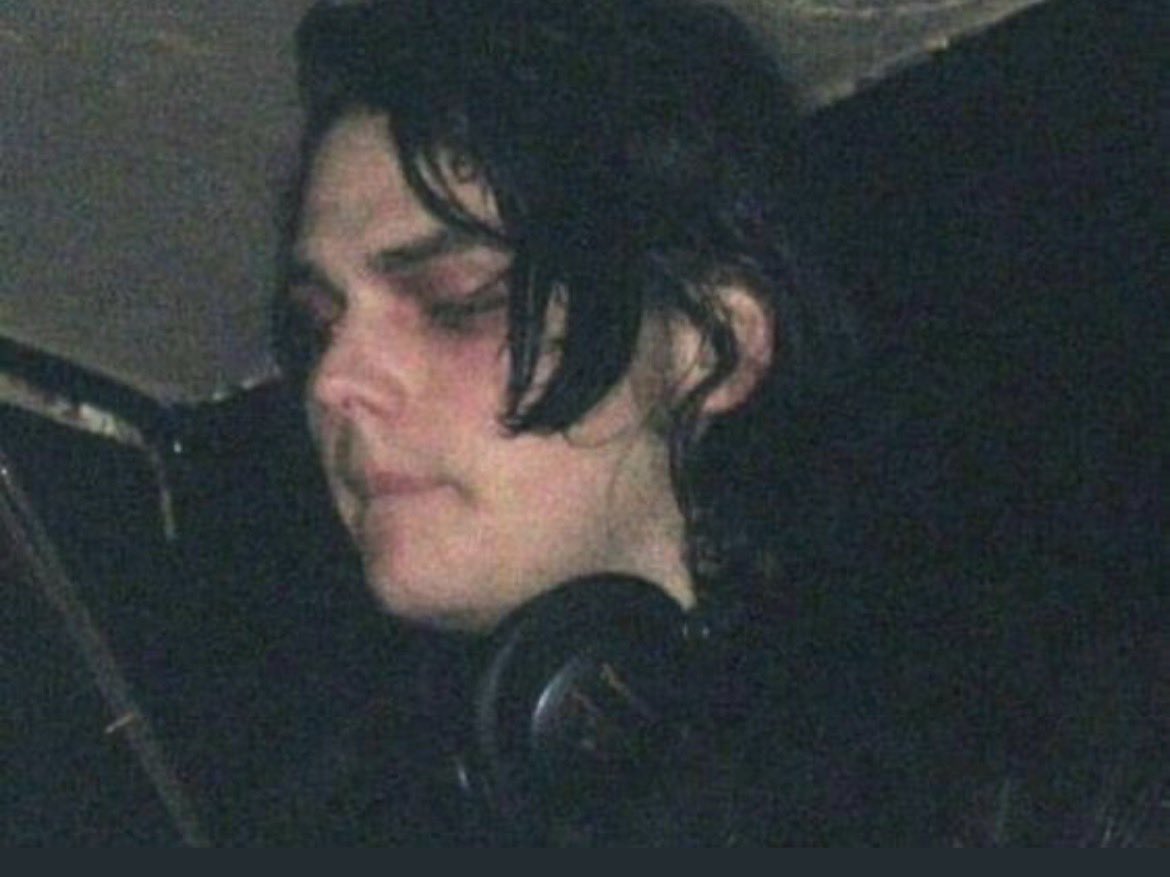 waysvenom's tweet photo. No because if i were at a Club and saw that the DJ was Gerard Way i think i’d trip and eat shit on the ground, inevitably passing out https://t.co/6XiQ1Ic4OO