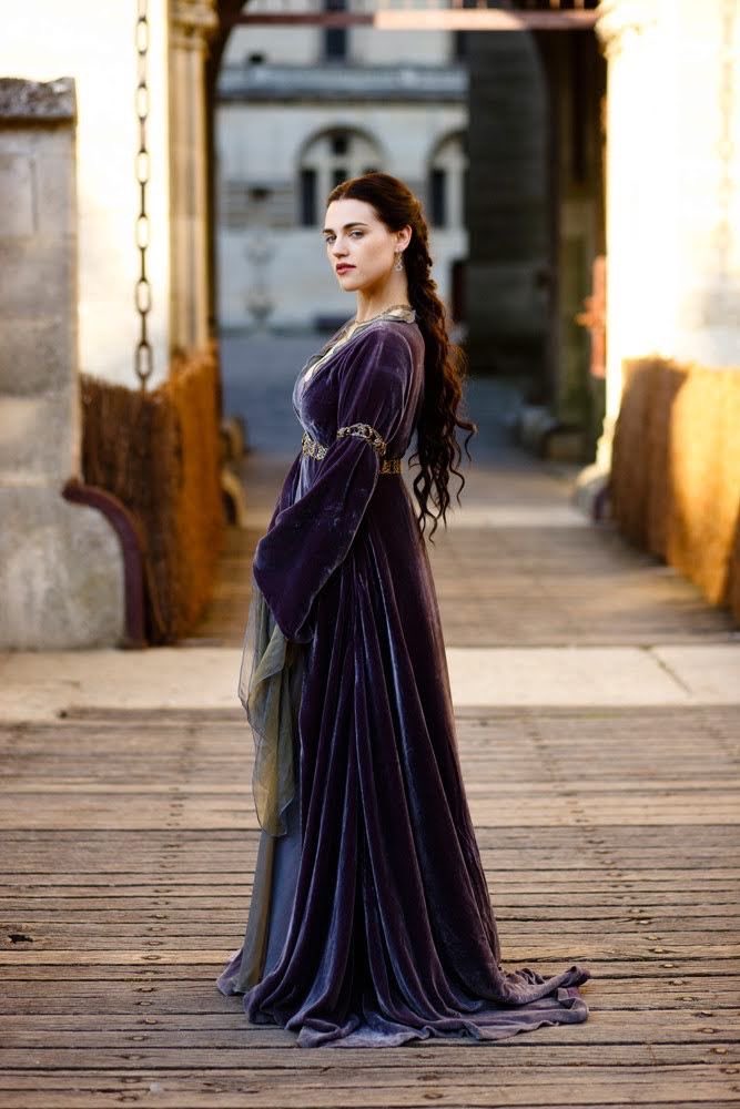 leons_lifespan's tweet photo. Asoiaf fans slagging off these beautiful dresses BACK OFF you don’t understand the cultural impact Morgana’s s1-3 wardrobe had on Merlin fans https://t.co/7II5qoKb68