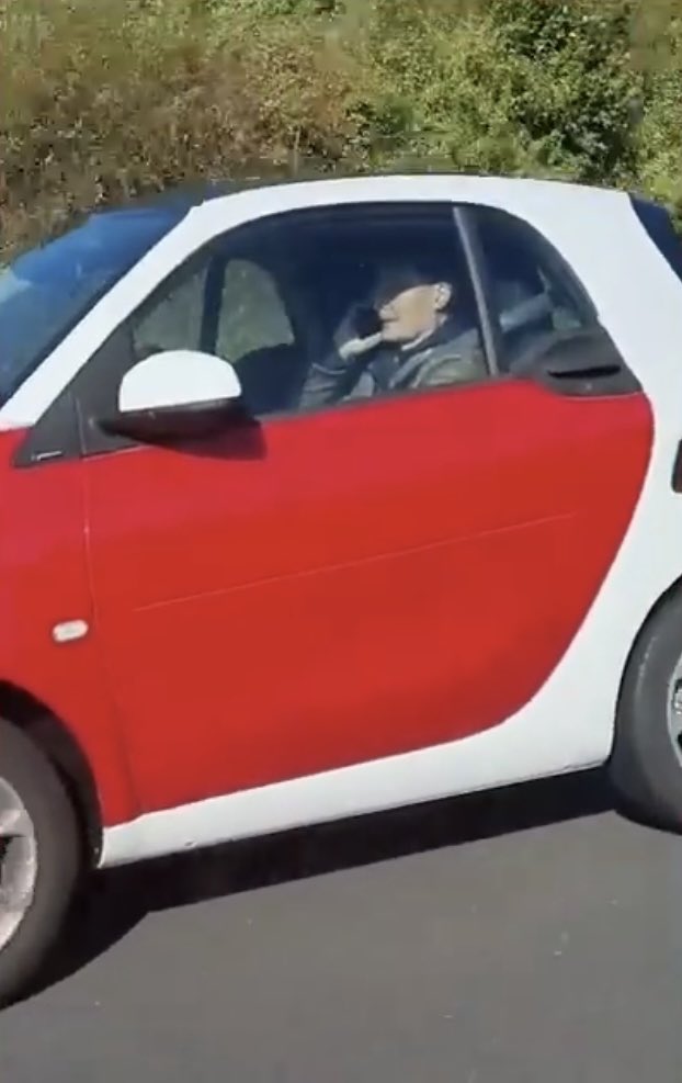 _inkerbell_'s tweet photo. @Karl_Lauterbach Panikkarl wieder am Start. Ja, Autos machen wir sicherer. Bringt nur nix, wenn jemand am Steuer sitzt, der auf Regeln scheißt. https://t.co/CSMvrixWDm