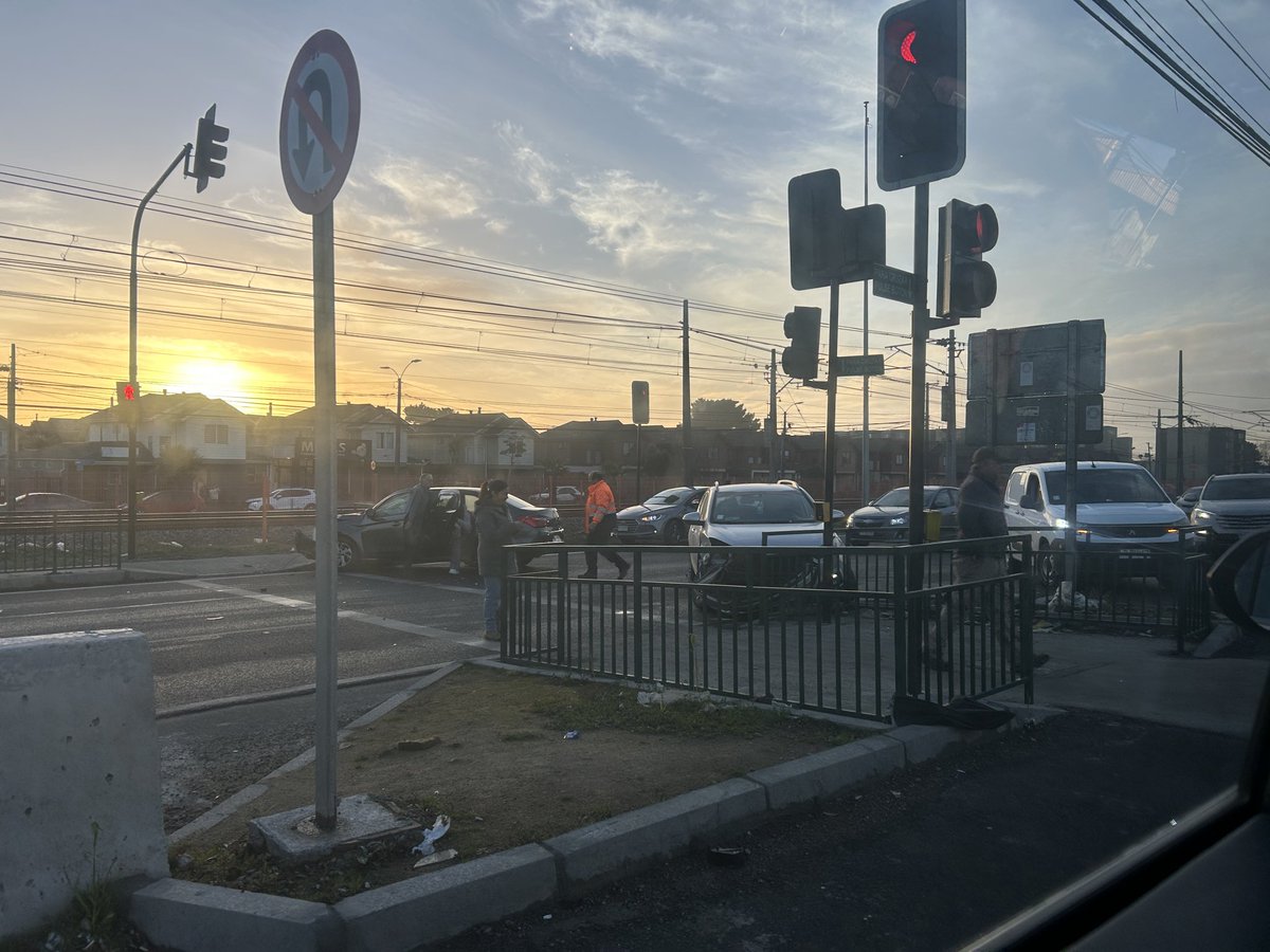 valevaliendo's tweet photo. @biobio @CarabBioBio  @CEBioBio @SANPEDRO_CC @SanAlerta accidente en Ruta  160 altura Lomas Coloradas, sentido hacia Coronel https://t.co/TzRbeC3vTn
