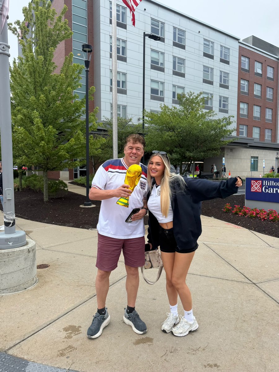 SkylarSkye3's tweet photo. I have the best job in the world 😇

People think it’s just shaking ass ok camera, replying to fans daily but it’s so much more 

I get to go out and explore the most beautiful country in the world (🇺🇸) and meet some of the most famous people in the world https://t.co/6SRnxgqh3C