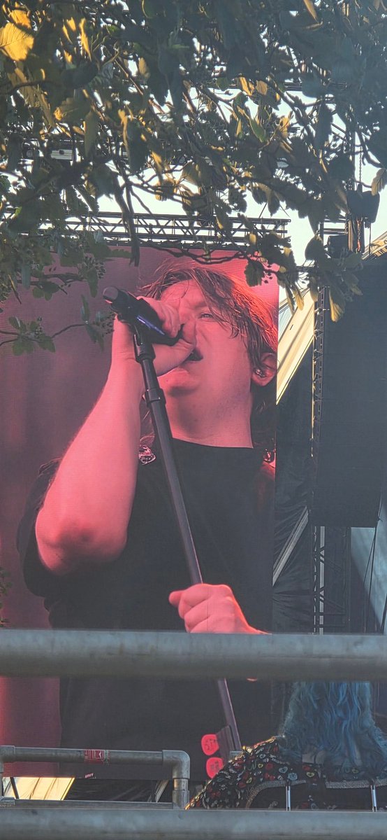 Jillyde77's tweet photo. First ever solo concert and I can think of no one better to see than @LewisCapaldi in #newcastleupontyne  10\10 no notes.... https://t.co/lpERWUe4cw