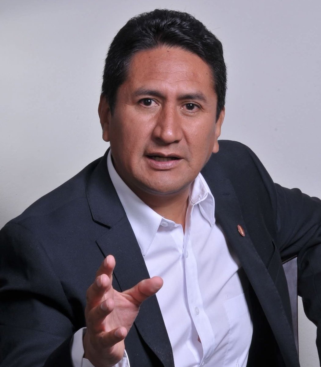 vladimir_cerron's tweet photo. La ley del fuero militar policial que se pretende aprobar se explica, desde el análisis marxista, porque el sistema crea su destacamento de hombres armados no para defender al pueblo, sino para defenderse del pueblo. https://t.co/Z0T2uhXxJ0
