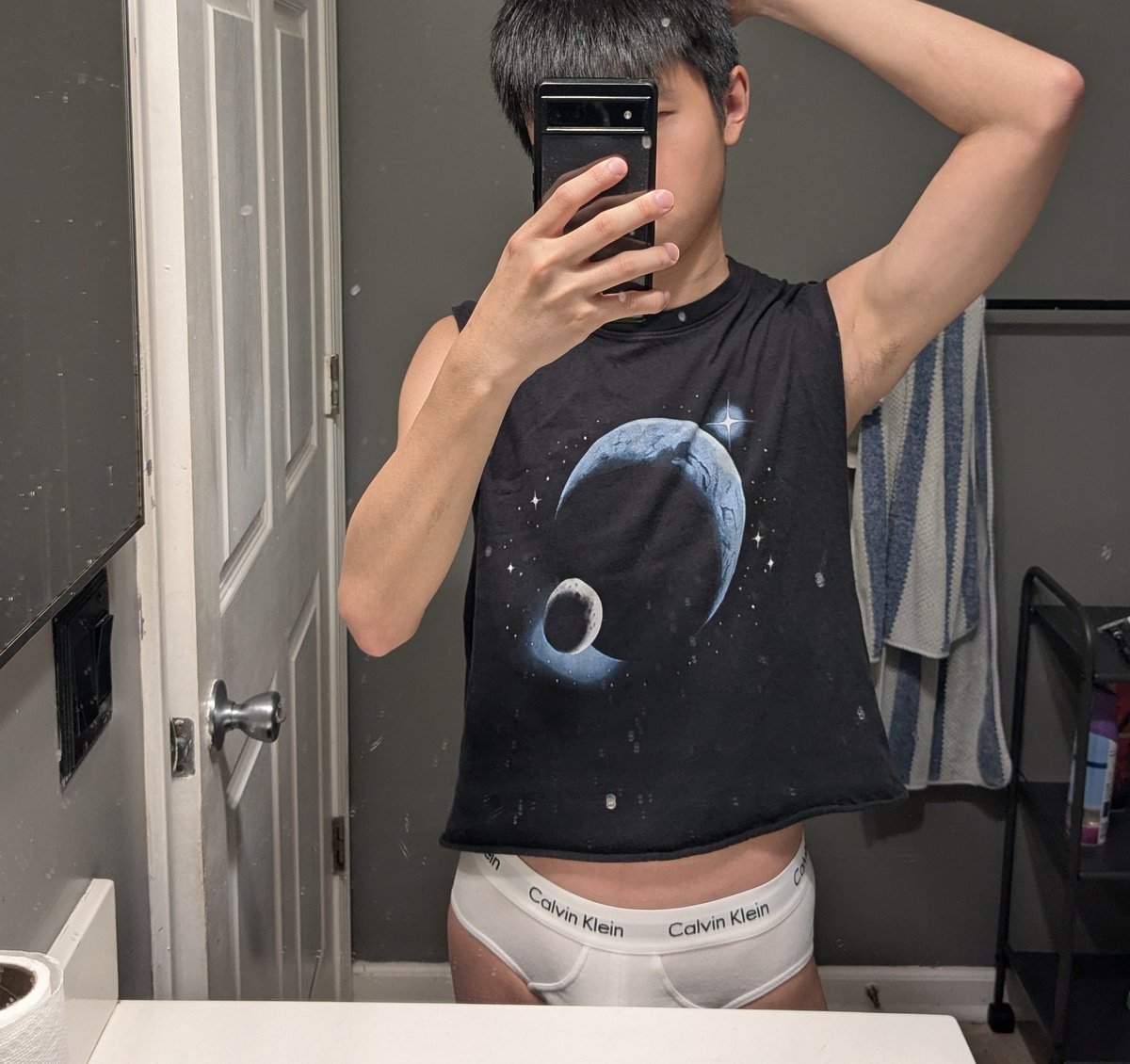 onemoretw1nk's tweet photo. my bathroom mirror HATES to see me coming https://t.co/LftOA45WST