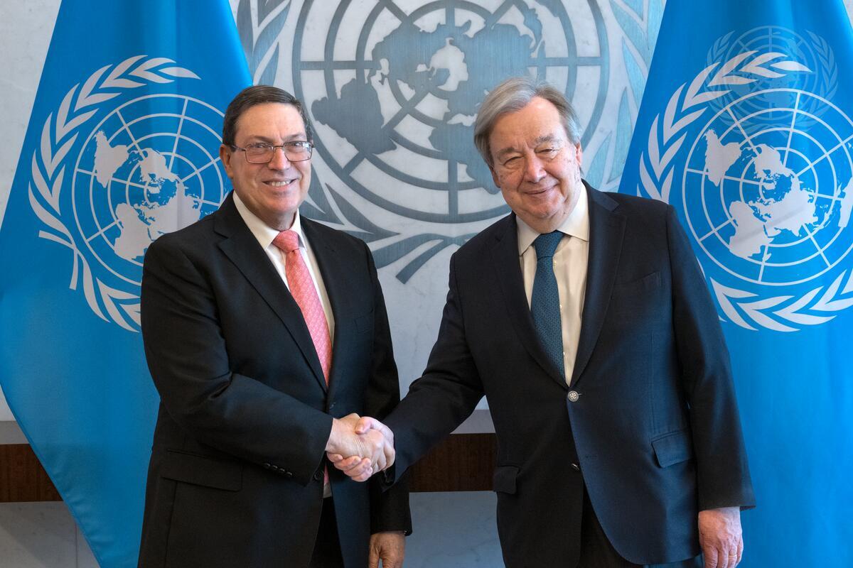 AnayansiRCamejo's tweet photo. Canciller @BrunoRguezP en encuentro con @antonioguterres, secretario general ONU, reiteró apoyo de #Cuba al multilateralismo y principios Carta ONU y denunció la escalada agresiva de EEUU,incluido cerco energético 🆚Cuba.
Guterres reconoció apoyo AGNU al levantamiento del bloqueo https://t.co/UfD6JpY8lL