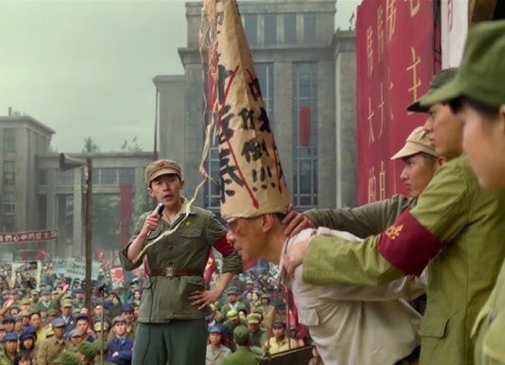 BLOODYBHENCHODE's tweet photo. @HatsOffff We all know what will happen to Trump under a communist regime

Justice https://t.co/f39uV3J0Pk