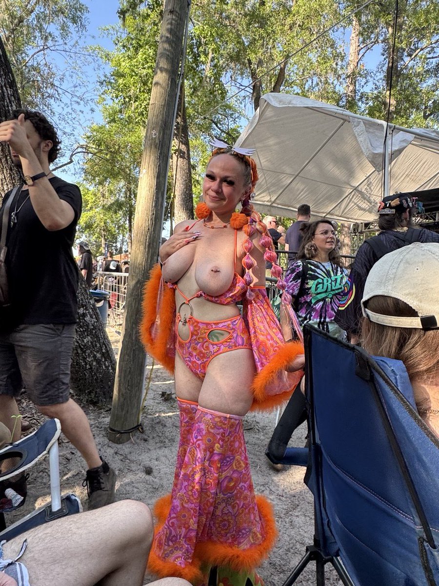 defnotmegsdead's tweet photo. have you seen my rave videos?? 🫣🥵

https://t.co/mu8OuXdFZ9 https://t.co/1ry64q0HWS