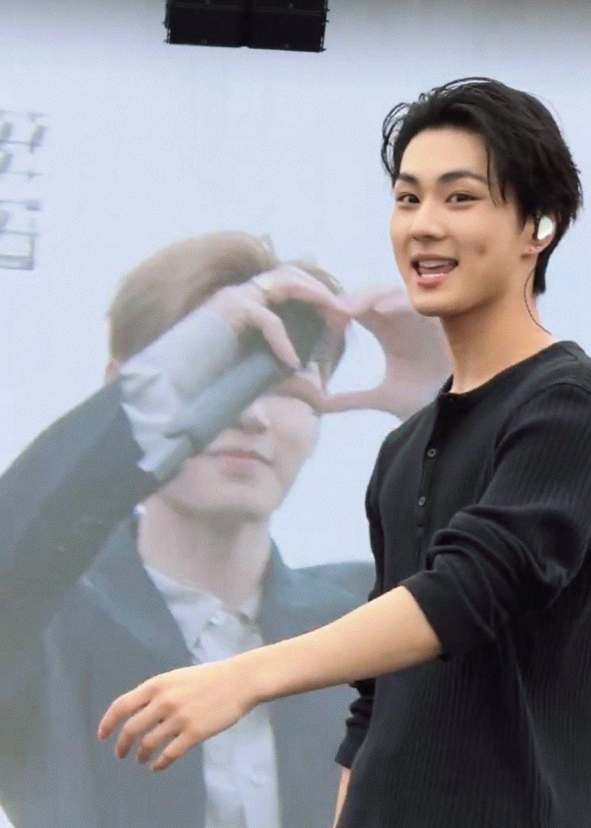 0209coded's tweet photo. this fit + the dimple peeking + exposed forehead jungwon… he collected all my weak points 🫠 https://t.co/41OTslKviW