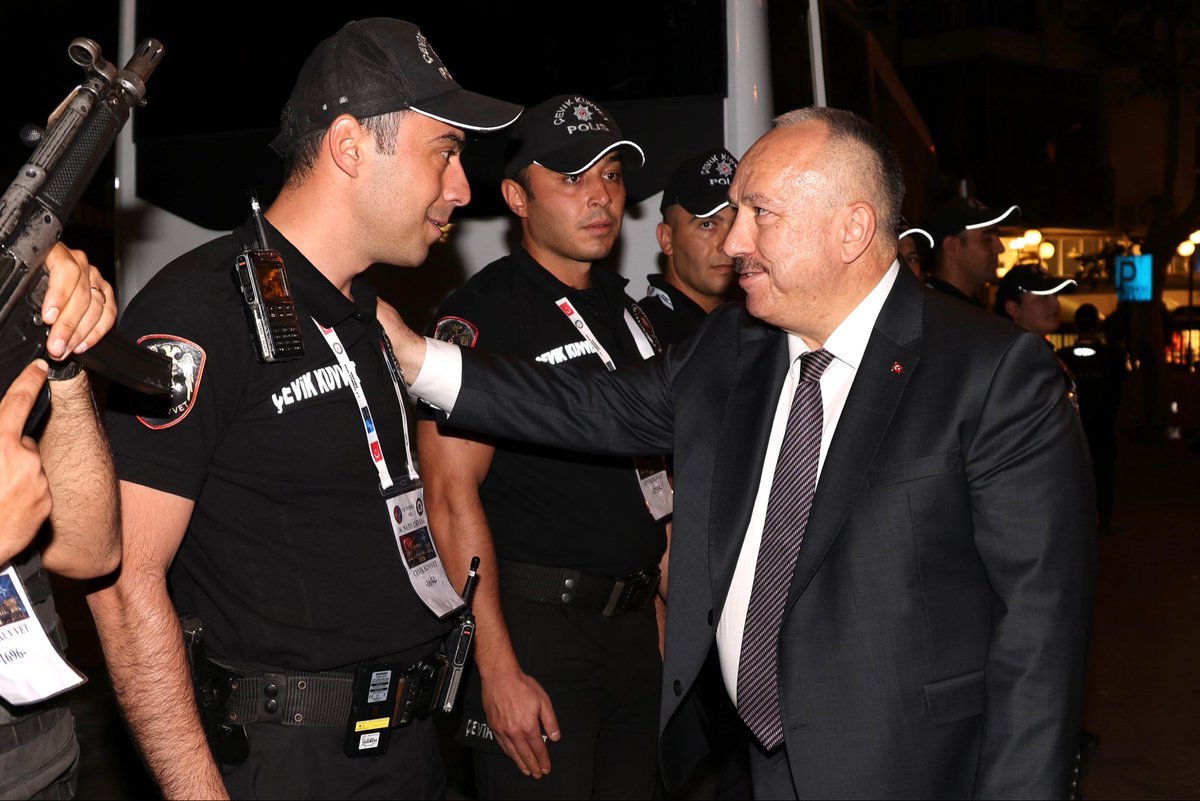 EmniyetGM's tweet photo. Emniyet Genel Müdürümüz Sayın Ali Fidan, 36. NATO Devlet ve Hükûmet Başkanları Zirvesi kapsamında görev yapan personelimizi ziyaret ederek yürütülen güvenlik tedbirlerine ilişkin incelemelerde bulundu.

Sayın Genel Müdürümüz, görevlerini büyük bir özveri ve disiplinle yerine getiren personelimize teşekkür ederek çalışmalarında başarı ve kolaylıklar diledi.

Emniyet Teşkilatımız; tecrübesi, profesyonelliği ve üstün görev bilinciyle Zirve’nin güvenliğini sağlıyor, milletimizin gururu olmayı sürdürüyor.