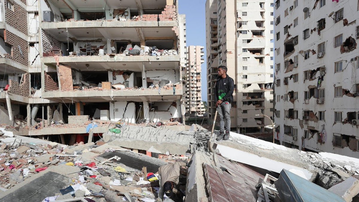 SonPolemicas's tweet photo. Se equivoca el representante de la ONU, el gobierno de Estados Unidos no ha "donado" nada a Venezuela, primero se robaron 100 millones de barriles de petróleo, solo están devolviendo una pequeña parte de lo robado. https://t.co/HGxoHCyyZE