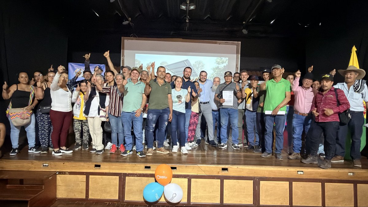 PDACaldas's tweet photo. Nuestro compromiso con el bienestar de los #Caldenses sigue avanzando. 💚
En #Neira, 54 familias ya cuentan con estufas ecoeficientes que hacen sus hogares más seguros, saludables y sostenibles. https://t.co/velMHdcZXF