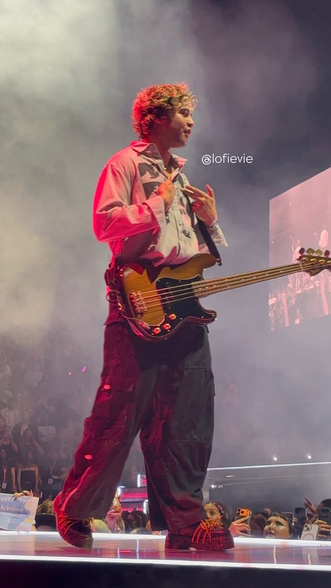 LofiEvie's tweet photo. @5SOS #EveryonesAStar #SacramentoIsAStar #EASSacramento https://t.co/jJ7kUwEGD5