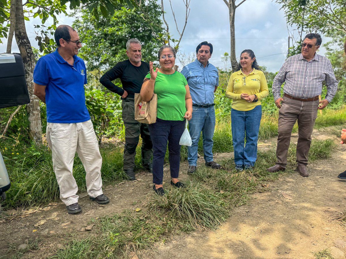 FEPPnacional's tweet photo. 💧 FEPP y Sumar Juntos impulsan el acceso al agua potable en Manabí.

Realizamos un recorrido técnico en la comunidad El Comunal, El Carmen, para evaluar su incorporación al proyecto de agua potable.

🤝 Seguimos trabajando por el desarrollo de las comunidades rurales.

#FEPP https://t.co/8tGGUyv3Z0