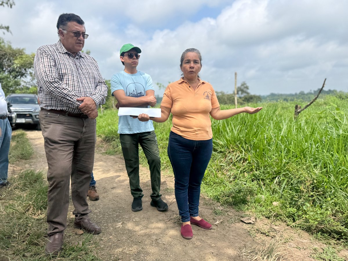 FEPPnacional's tweet photo. 💧 FEPP y Sumar Juntos impulsan el acceso al agua potable en Manabí.

Realizamos un recorrido técnico en la comunidad El Comunal, El Carmen, para evaluar su incorporación al proyecto de agua potable.

🤝 Seguimos trabajando por el desarrollo de las comunidades rurales.

#FEPP https://t.co/8tGGUyv3Z0