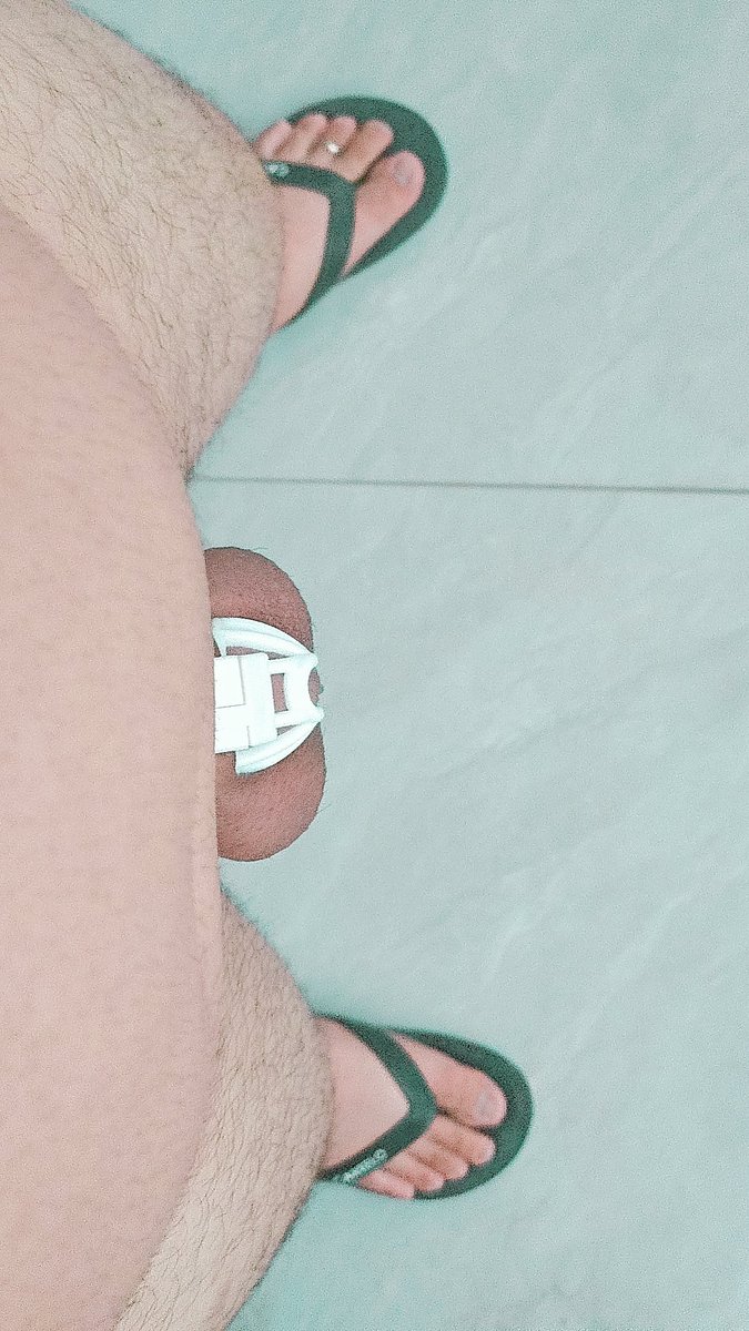 awenhenchi40530's tweet photo. 早。。
戴锁硬醒了。。
＃锁狗 ＃猪 ＃熊 ＃狗奴 ＃胖狗 ＃粗腿
＃肉脚 https://t.co/8iGm6iaal0
