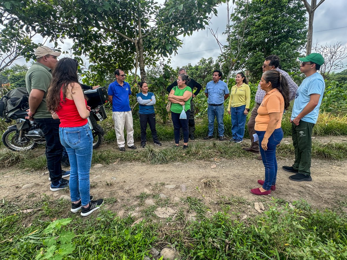 FEPPnacional's tweet photo. 💧 FEPP y Sumar Juntos impulsan el acceso al agua potable en Manabí.

Realizamos un recorrido técnico en la comunidad El Comunal, El Carmen, para evaluar su incorporación al proyecto de agua potable.

🤝 Seguimos trabajando por el desarrollo de las comunidades rurales.

#FEPP https://t.co/8tGGUyv3Z0