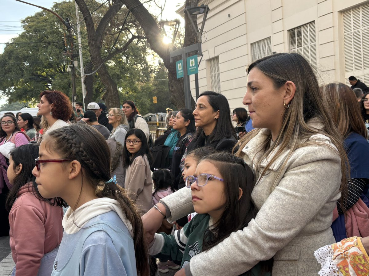 MarianaZlobecGC's tweet photo. Compartimos una alegre tarde de Vacaciones de Invierno con nuestros ahijados y ahijadas del Hogar 20 ❤️‍🩹 en la @LegislaturaMdz.

Una propuesta que invita a conocer la importancia de la historia de José de San Martín, desde una forma alegre y creativa. ¡Gracias! https://t.co/N3qOGwYP8N