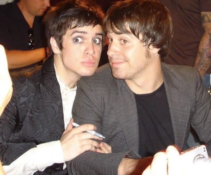 hourlyrpf's tweet photo. ᯓ✮⋆ The RPF ship of the hour is..
"Bwalk" (Brendon Urie x Jon Walker) from Panic! At the disco!

"When i think of them I start drooling"

Submitted by @ryrocupcakes https://t.co/eCBgmMdEPp