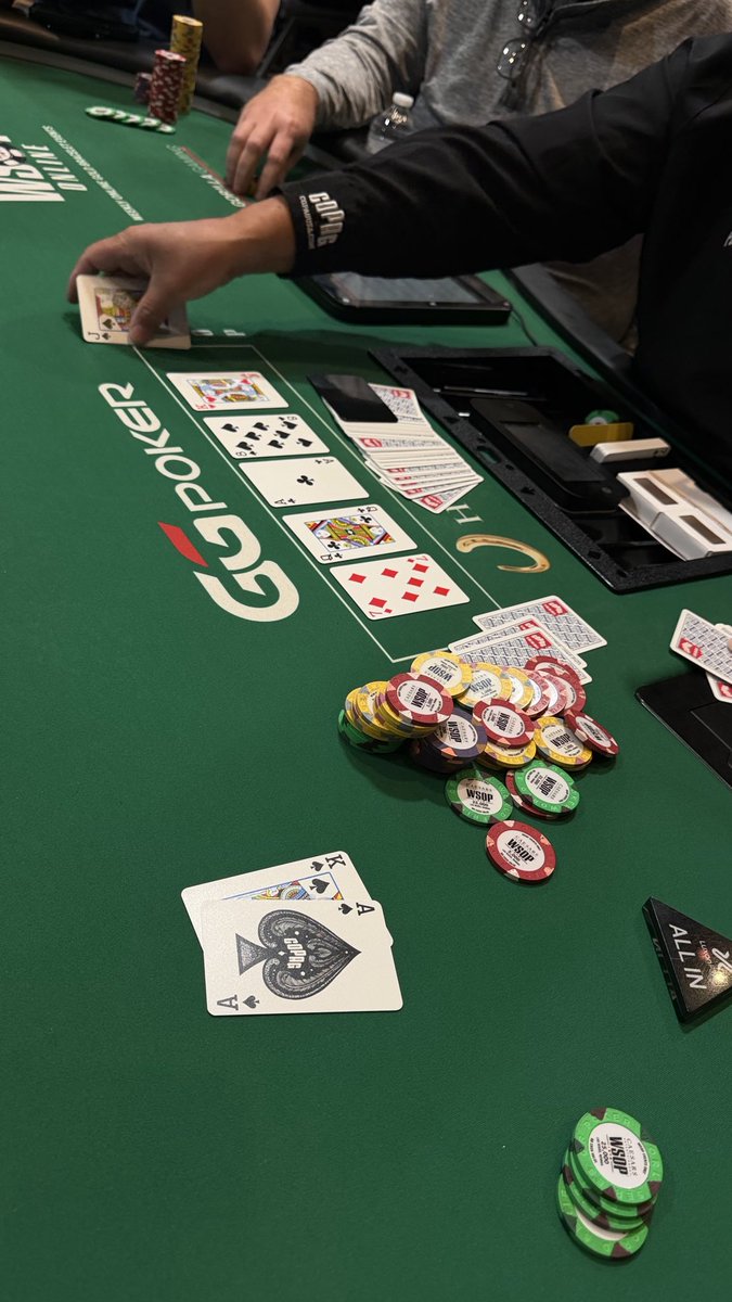 seanperrywins's tweet photo. Won a huge pot
Folds to me 
I raise sb 10, bb call
I bet 8 on flop, bb call
I bet 30 on turn , bb call
I shove river for 125k effective, he calls with qj

This is where my image and my style of play turns to gold for me

I have 480k in chips rn at 3k bb

I’m doing it boys https://t.co/fZ4t9gq62Q