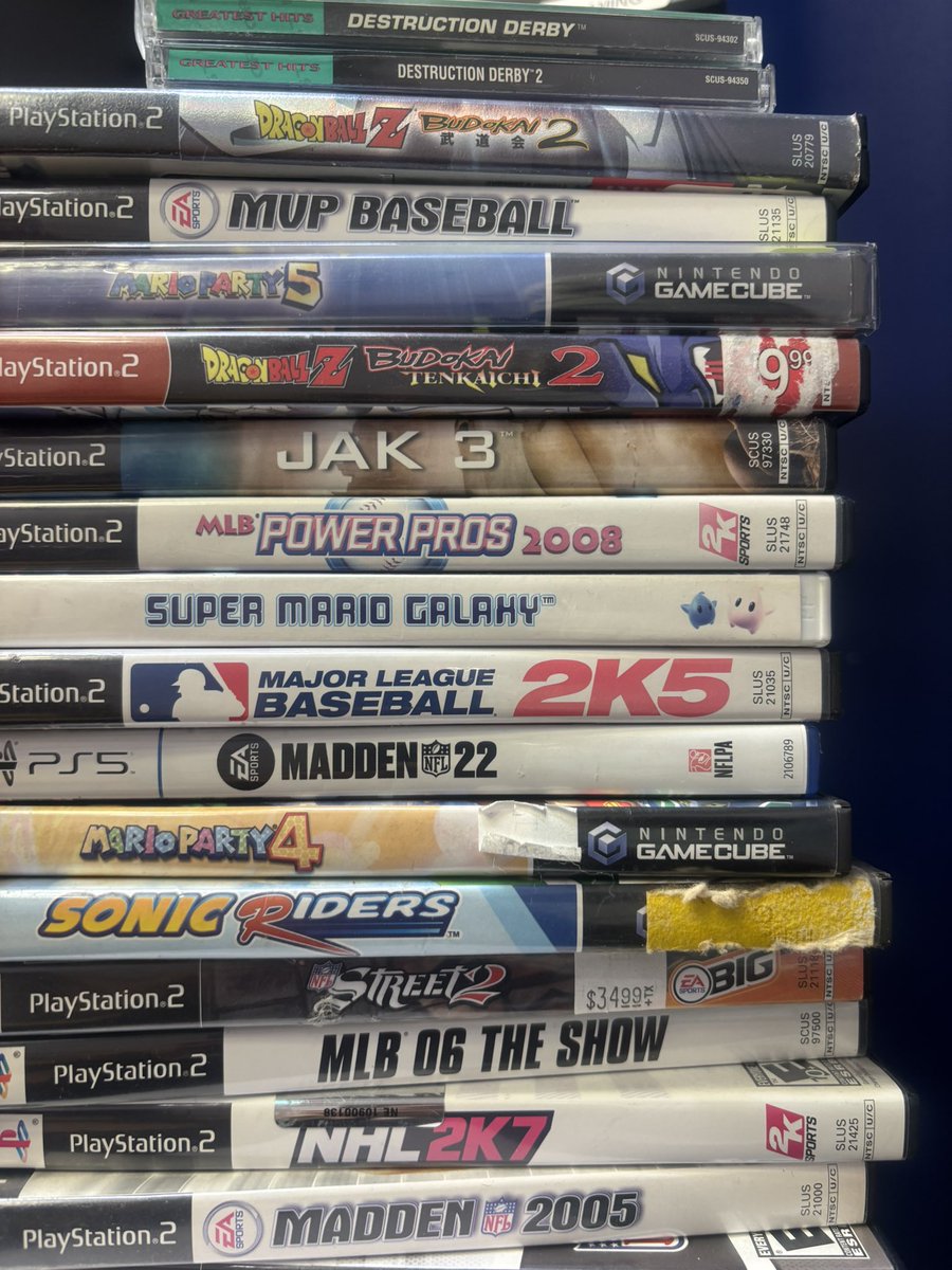 RealShelfy's tweet photo. What would you grab from this pile? https://t.co/KNgVGUeaXb