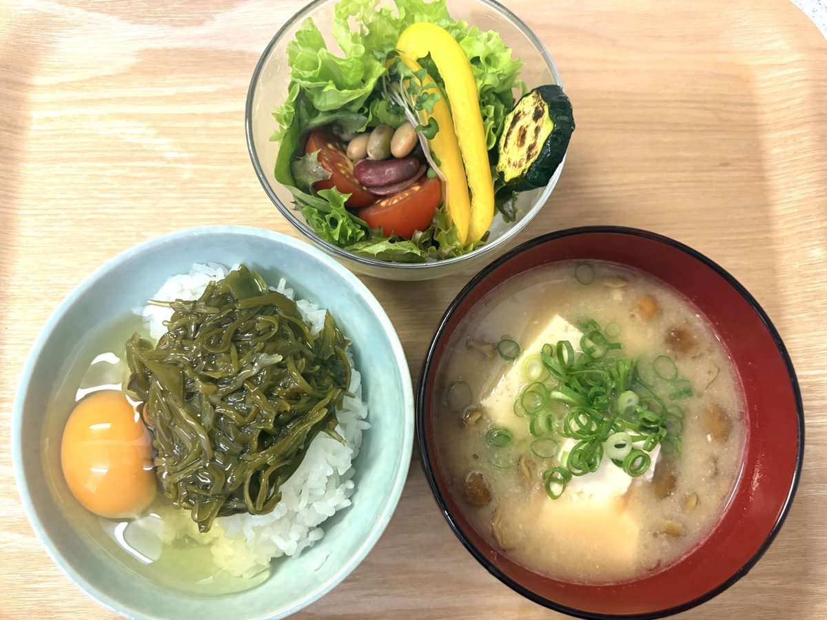 sha_chi_1122's tweet photo. みんな、おはよう☀️

6時には、起きてたのに
もふもふしてた😪
エアコン付けて寝てるんだけど
これたまんないね〜♡♡

卵inつやつや
昨日の食べれなかったサラダ🥗
少し沈んでる笑
昨日納豆2回食べたから
めかぶにしたの

木曜日今日も頑張ろ〜😉

#筋トレ好きと繋がりたい 
#美容垢さんと繋がりたい https://t.co/ZZbrfg0rVm