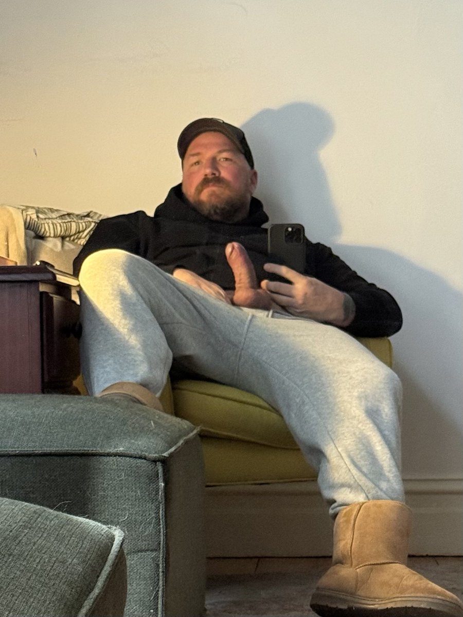 BakerRob_'s tweet photo. Come sit https://t.co/o27FftviJo