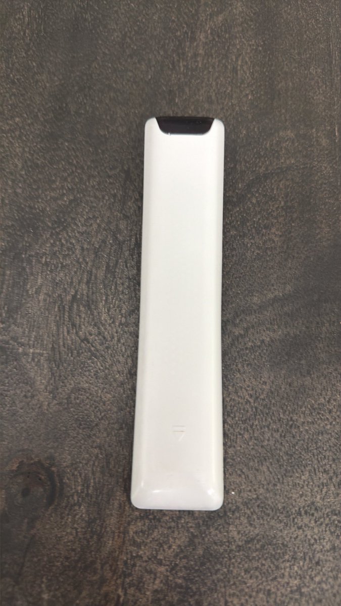 rettallen's tweet photo. @SamsungUS I have spent the last hour trying to replace the batteries in this remote. From 2020 Frame TV. About to take a 🔨 to it! 😂😂 https://t.co/bW5YeJMmOr
