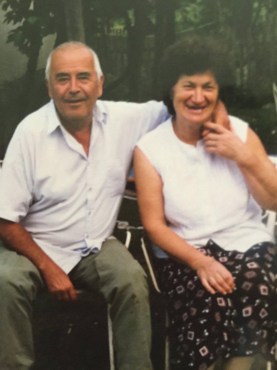SimplyVesna's tweet photo. Alte Fotos…
Irgendwo, in einem Folder gespeichert, bis man die Zeit findet alles neu zu sortieren…
Bestandteile meiner Seele.
Teile, ohne die das Puzzle niemals vollständig werden könnte…
Meine Großeltern 🤍
Meine Quelle.
Mein Leitstern. https://t.co/k31acaT6Pt