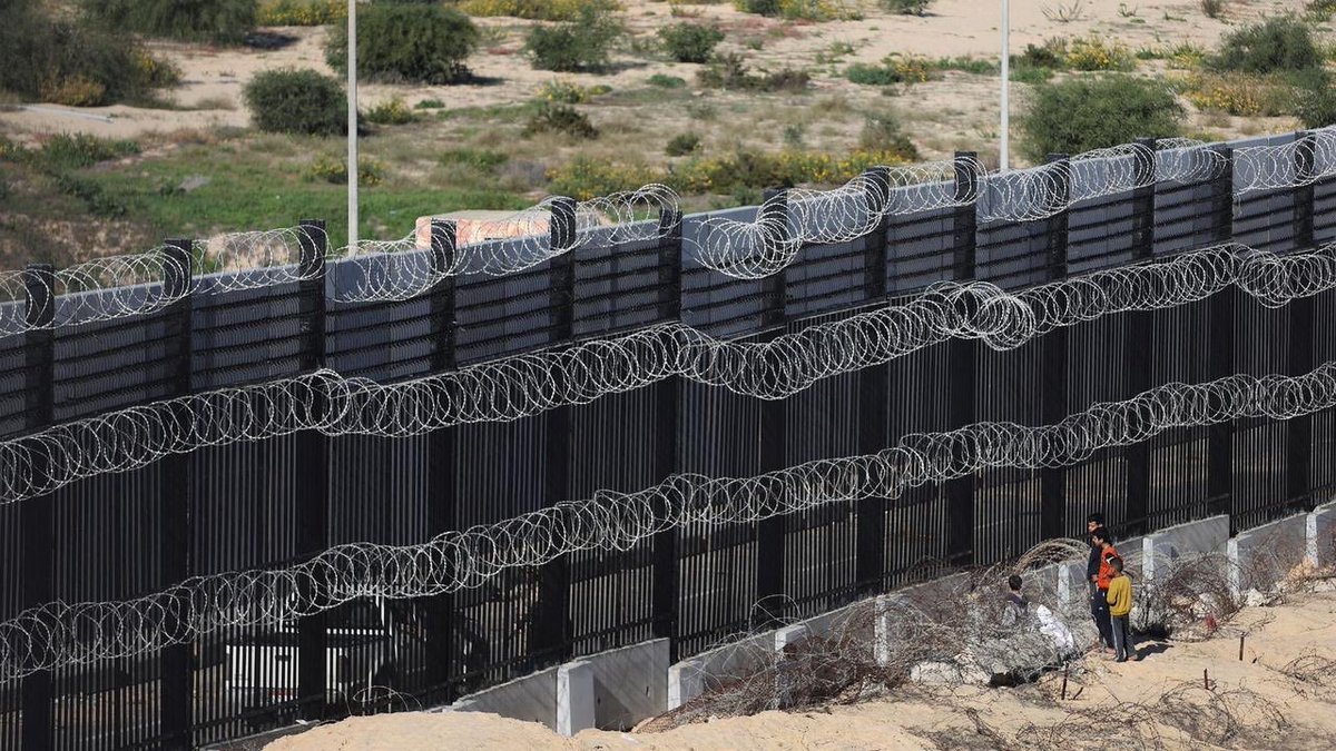 DrewPavlou's tweet photo. Meanwhile here’s the Gaza-Egypt border wall https://t.co/HiEhApW2pc