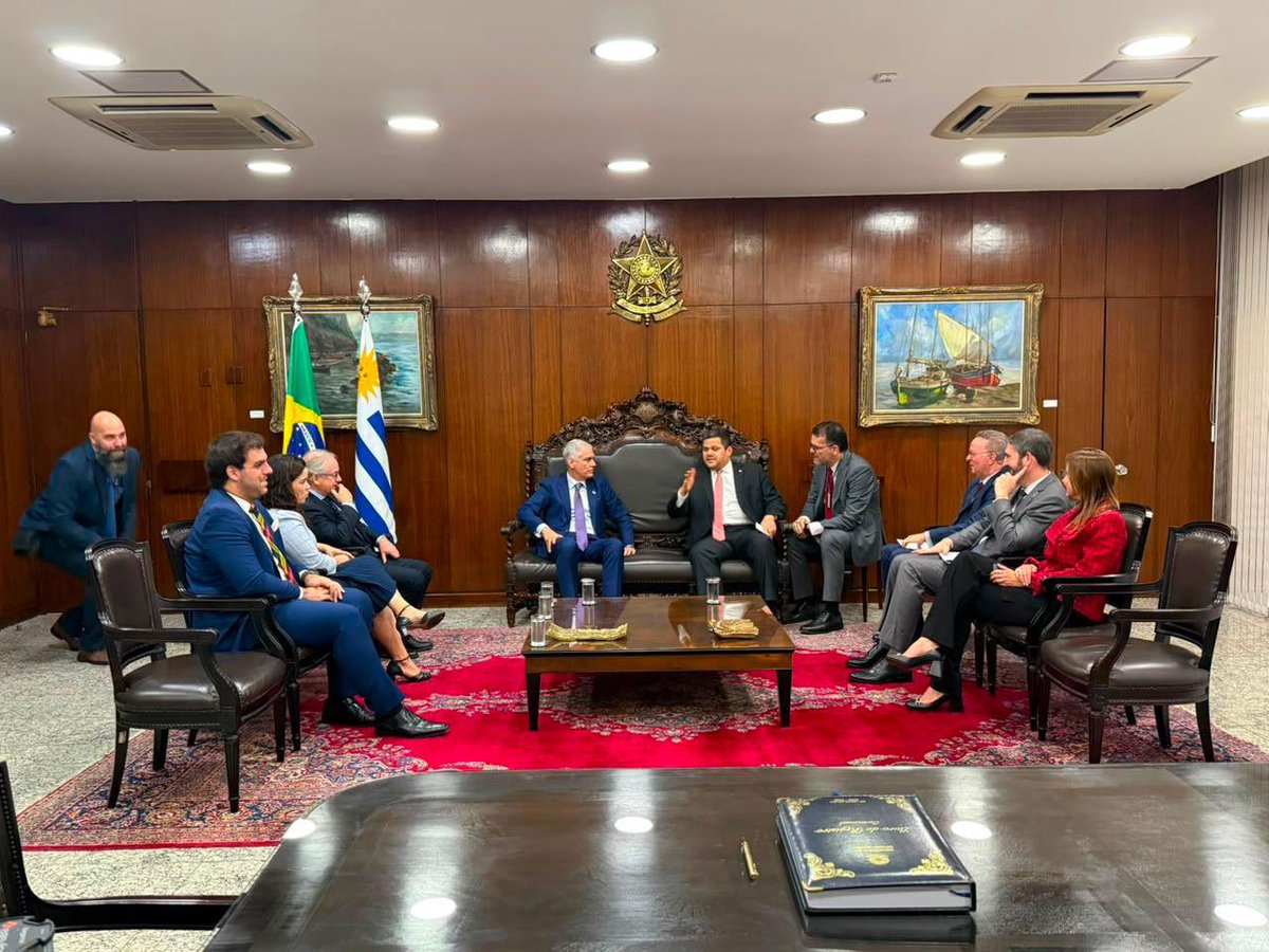 DipRodrigoGoni's tweet photo. Con el Presidente @davialcolumbre del Senado de Brasil, abordamos temas de interés común para ambos países. 

Acordamos profundizar las relaciones entre los Parlamentos, y  la cooperación e intercambio vinculado con los principales desafíos legislativos  y en particular, lo relacionado con la regulación de las nuevas tecnologías.