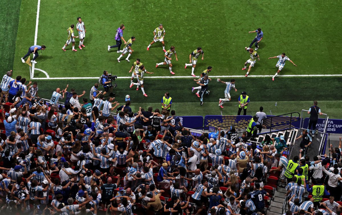 romannn010's tweet photo. A 3 partidos de volver a hacer historia. La hicimos hace 4 años y estos enfermos competitivoslo quieren volver a hacer. Representan a cada argentino , a esos que se levantan a las 5 am a laburar. Porque de ahí vinieron. Como no me voy a ilusionar? Y si queda una mas Lionel? Pf. https://t.co/ne7nmhH1SD