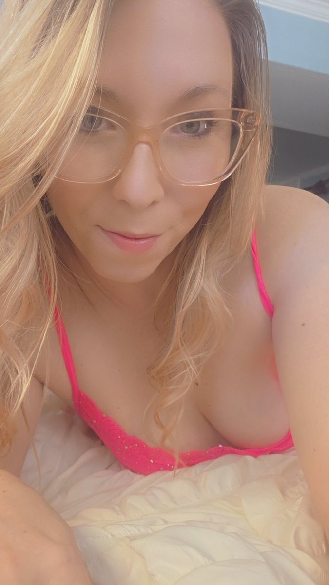 Behindthislens2's tweet photo. Going live on Chaturbate again in a few minutes!
Nikkib653466 is my username 
#adultsonly #naughty #BlondeQueen #camgirlِ https://t.co/aDENWZRjNv