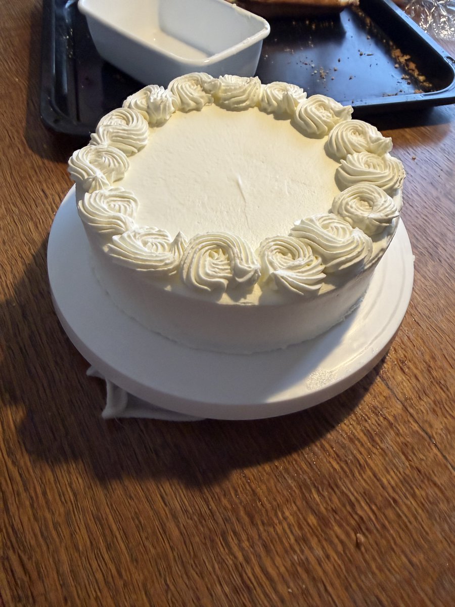 K_Matsuyama2023's tweet photo. おはようございますひっさしぶり（半年）にケーキ作ったよ。スポンジにてんさい糖使ってみたけど焼き上がり硬めの粗めになったけどやっぱグラニュー糖の方が良いのかな。試行錯誤は続く https://t.co/VP6QkN6k8I