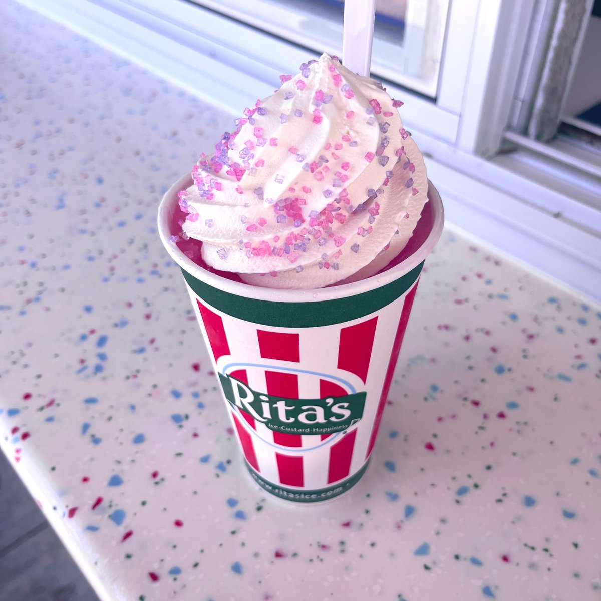lolitakilllz's tweet photo. 🧁mermaid water ice w unicorn sprinkles o(≧▽≦)o https://t.co/JXOFMfuFDb