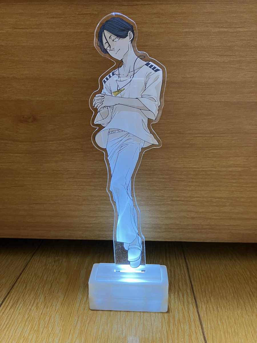 sukima104kai's tweet photo. 100均でアクスタ用ライトを買っていろんなものを光らせて遊んでいる良い大人です https://t.co/irgci0xgwU