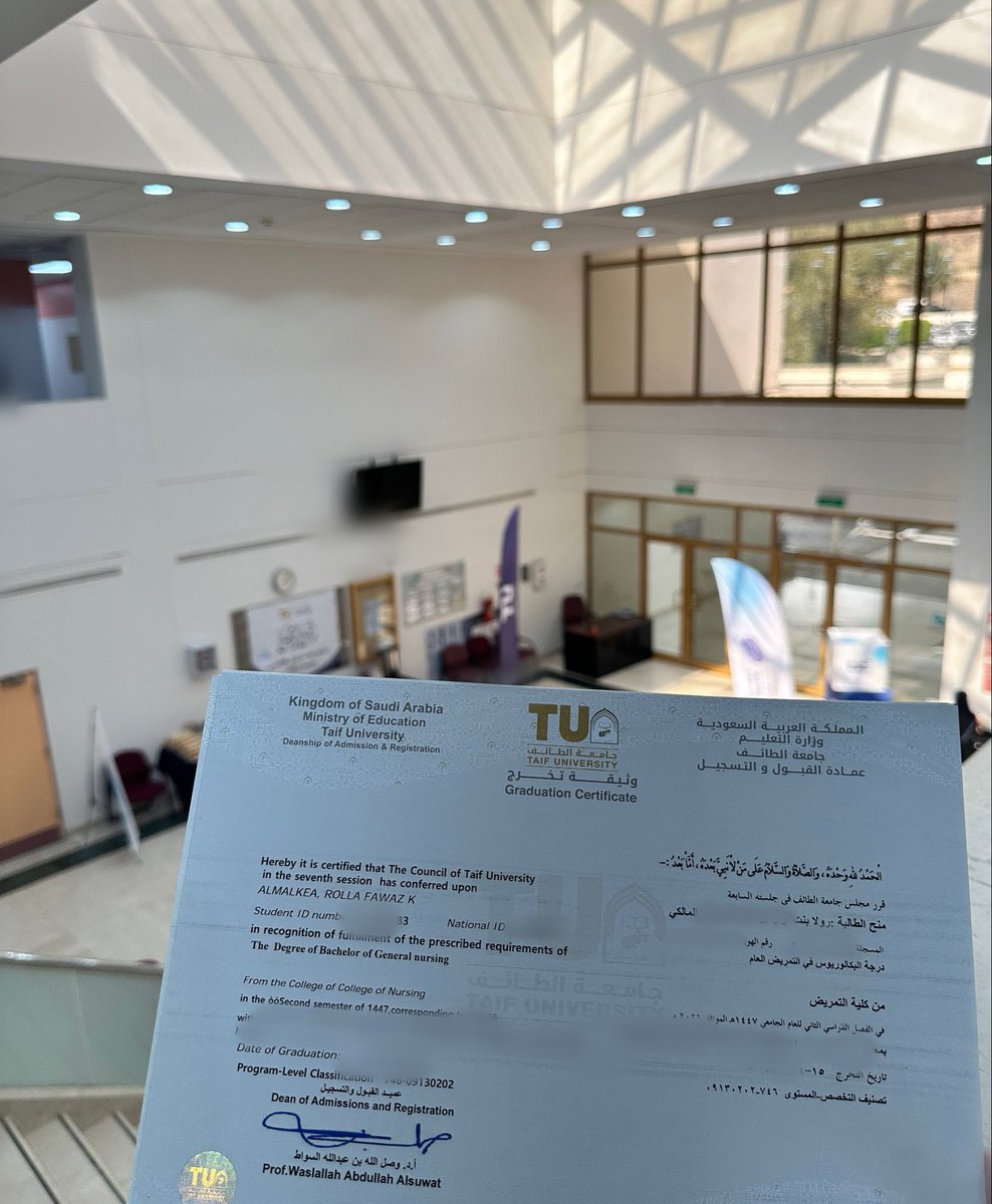 ru711__'s tweet photo. أستلام وثيقة التخرج 
8/7/2026
الله ياقل الكلام وياكثررر الشعور❣️🎓 https://t.co/ly1czVo1aC