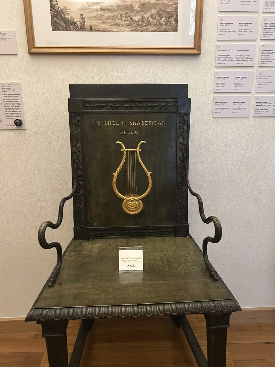 patouser19's tweet photo. excited de poder haber visto uno de los cuatro retratos de Da Vinci y la silla de Shakespear <3 https://t.co/P4LJOxhkwb