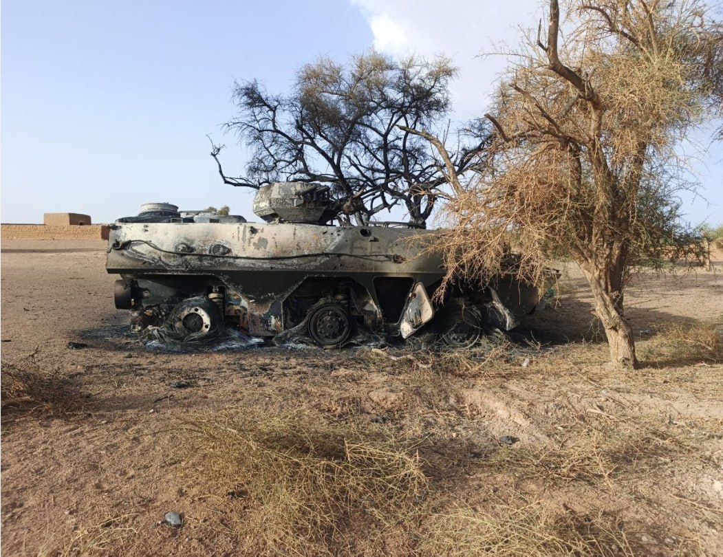 malkoomx00's tweet photo. 🇲🇱⚡🇩🇿
Le matériel militaire algérien fourni aux milices terroristes de l'Azawad et du JNIM a été détruit à Anefif. La photo montre un véhicule de transport de troupes blindé chinois WZ-551 (Type 92) appartenant à l'armée algérienne.
⤵️ https://t.co/rEG4HW0gqM