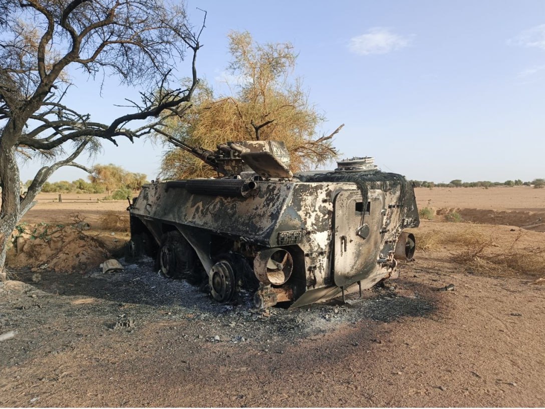 malkoomx00's tweet photo. 🇲🇱⚡🇩🇿
Le matériel militaire algérien fourni aux milices terroristes de l'Azawad et du JNIM a été détruit à Anefif. La photo montre un véhicule de transport de troupes blindé chinois WZ-551 (Type 92) appartenant à l'armée algérienne.
⤵️ https://t.co/rEG4HW0gqM