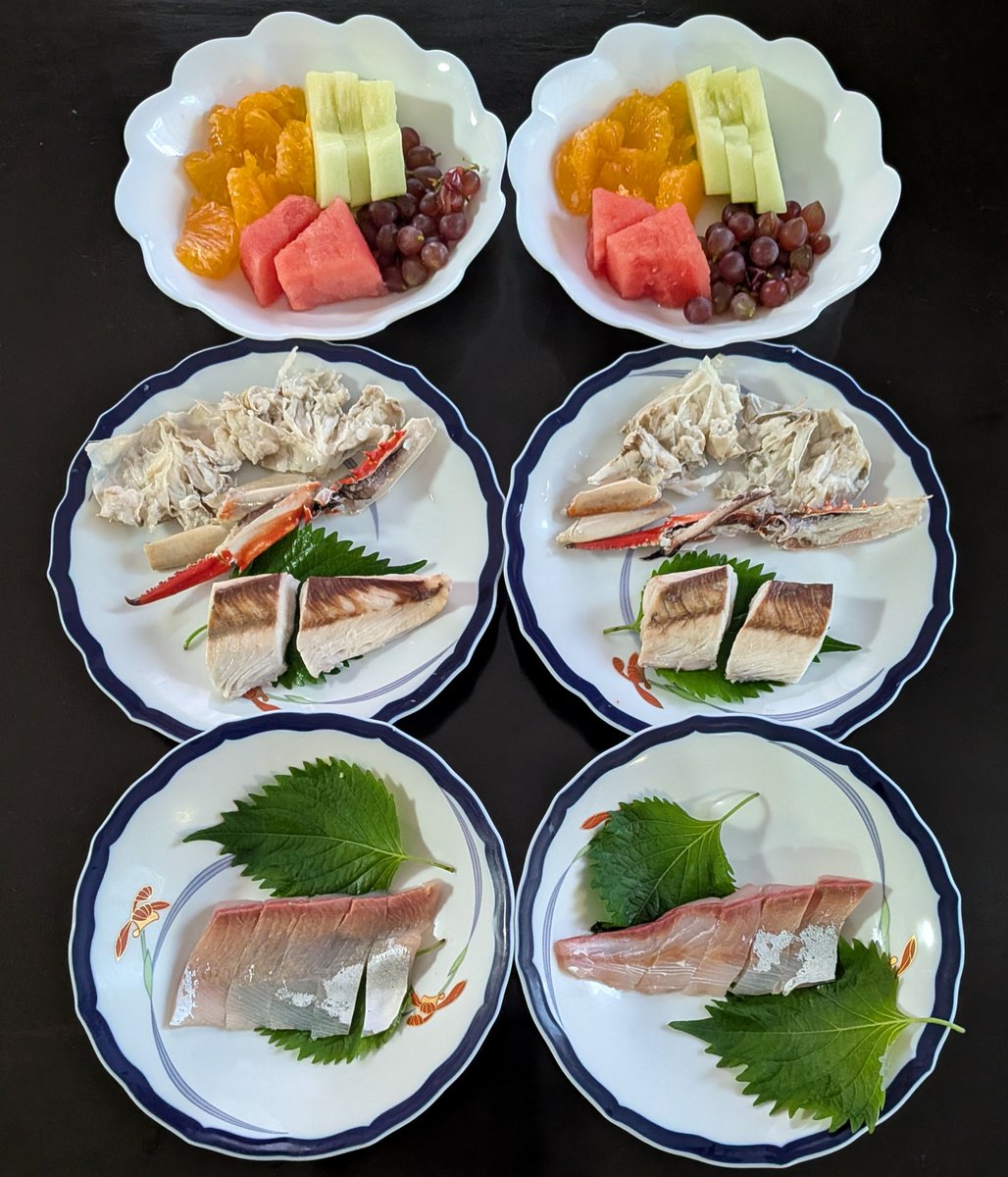 akenanko's tweet photo. 昨日の手料理：ヒラゴ（ヒラマサ幼魚）刺身。蒸しヒラゴ背身とワタリガニ。フルーツ。前日牛しゃぶ野菜をオイスターソース炒め（青椒肉絲）にして一杯。ワタリガニが普段の1/3価格くらい（700円）で売っていたので買ってみたら中身スカスカでしたｗｗｗ。#手料理 ＃酒肴 #料理日誌 #残り物料理 https://t.co/Wr57bui5ys
