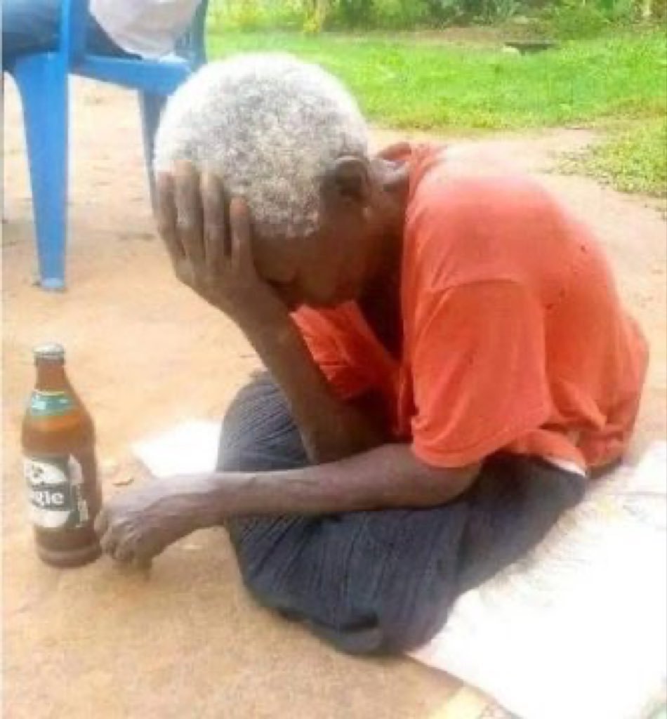 GregLeGrecq's tweet photo. Ibaze kukwima akazi, amatara, igitoro, déplacement, connexion internet, na réseau mobile, bagaca bagufunga ngo nturiko urakora akazi... Hari ubu coloni busumba ubwo? https://t.co/BcYHYaRvXR