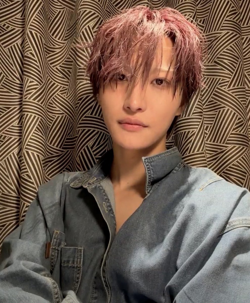 starberrybuns's tweet photo. freshly showered and pampered omega sh hopping on a videocall with his alpha after tucking their pups into bed 🤍 https://t.co/atFXcEbYYB