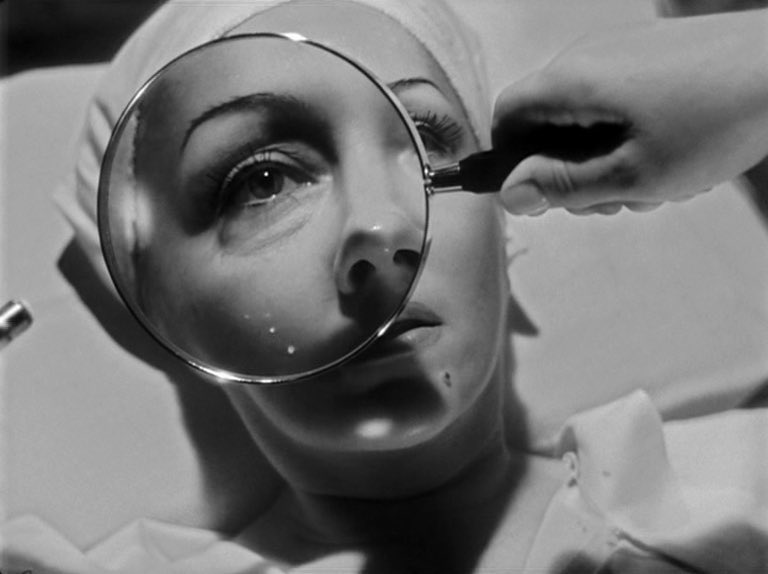 MovieEndorser's tweet photo. SUNSET BOULEVARD is a Perfect Film https://t.co/EYvwyV6KqJ