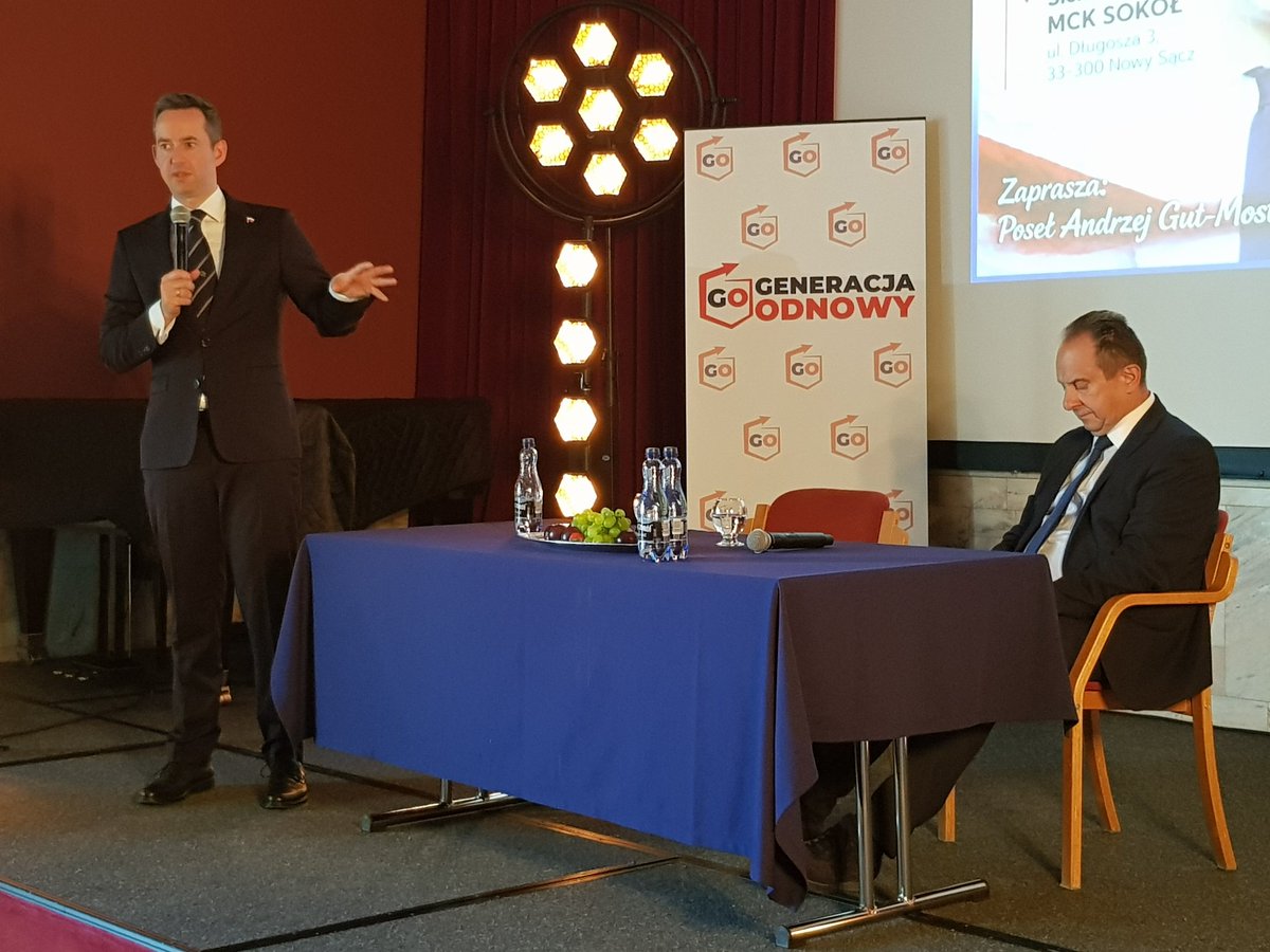 GOdnowy's tweet photo. 📢 Z inicjatywy naszego lidera w małopolsce @DobrzanskiTom odbyło się spotkanie otwarte z @MarcinOciepa oraz @GutMostowy @Od__Nowa w Nowym Sączu. Świeta dyskusja o bieżącej sytuacja politycznej oraz wokół książki "Wolność i Solidarność". Działamy w regionach! 🚀🇵🇱
#OdNowa https://t.co/EzCL2VNl6E