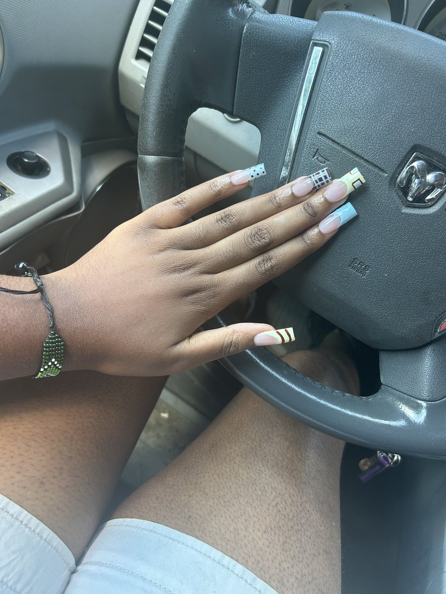 emothugfan's tweet photo. Got my nails done today 😎 https://t.co/ERWOVITnkC