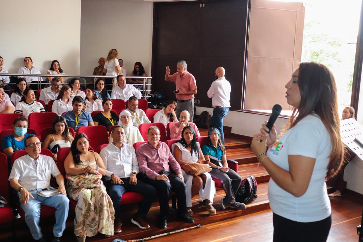 Semibague2020's tweet photo. 🐯 En nuestra primera Mesa Pública del PAE 2026, le contamos a los ibaguereños cuántos estudiantes están siendo beneficiados, los criterios para su priorización y las estrategias con las que buscamos una mayor aceptación de los alimentos por parte de los alumnos. 🍽 https://t.co/DpSf117zii