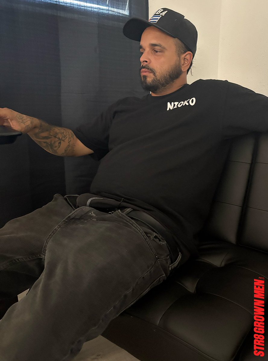 Str8GrownMen_'s tweet photo. Would you suck off a straight sweaty mechanic with dirty hands and a fat dick? RJ the mechanic is coming soon! 😛😛 https://t.co/Q2xxYbyv0w